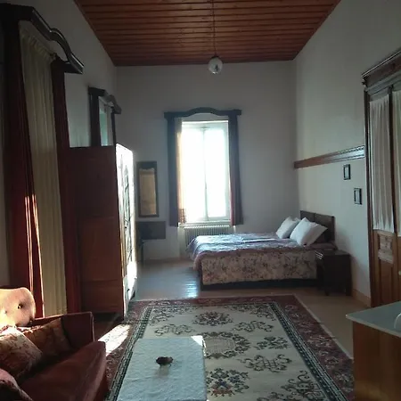 Tzortzi Mansion بيت ضيافة *